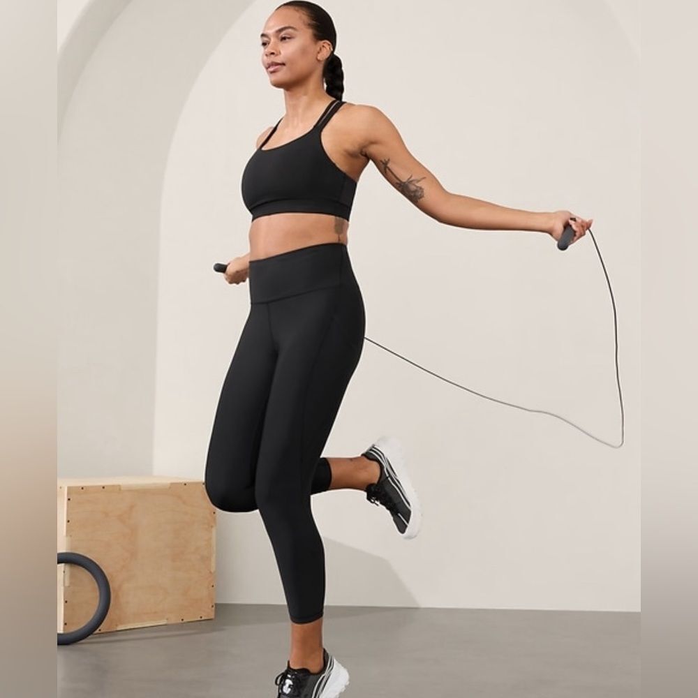 NWT Athleta Train Free Bra. D-DD. Black Medium